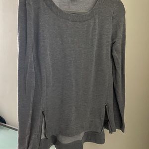 Cute grey sweat shirt like top with zippers sz M